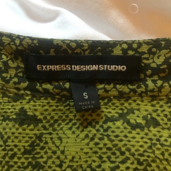 Express 100% Silk Green & Black Snake Print Blouse - Picture 3 of 3